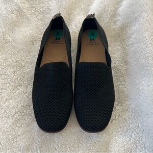 White Mountain size 8 slip on’s